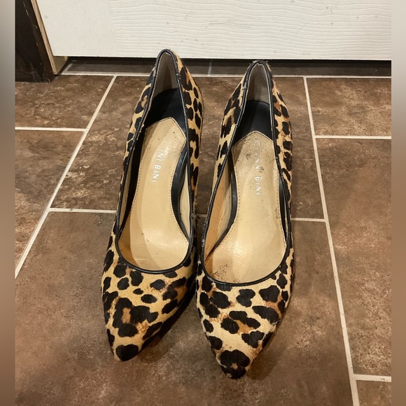Gianni Bini Leopard Calf Hair Pump Heels Size 8 - Picture 1 of 6